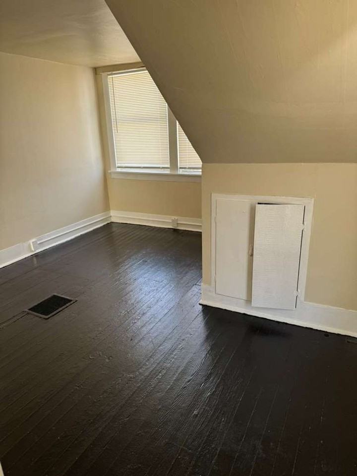 6755 Schofield Pl - Photo 4 of 10