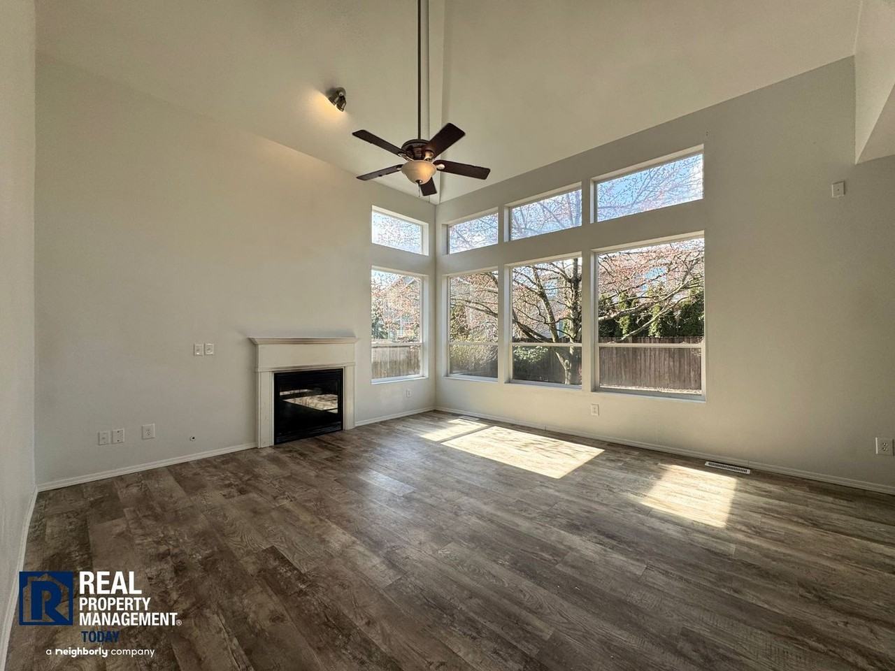 4788 Okanogan Dr Se - Photo 3 of 14