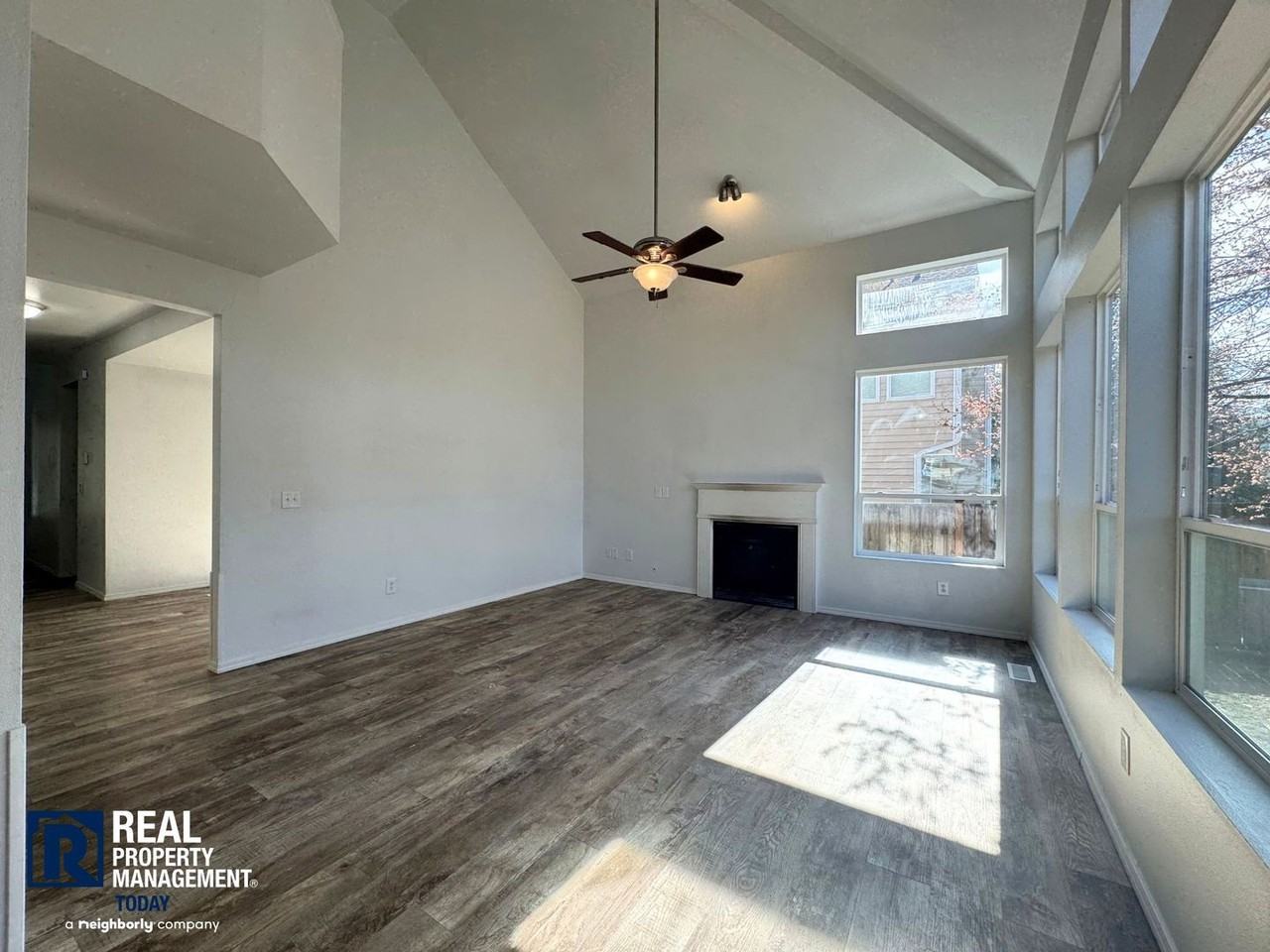 4788 Okanogan Dr Se - Photo 4 of 14