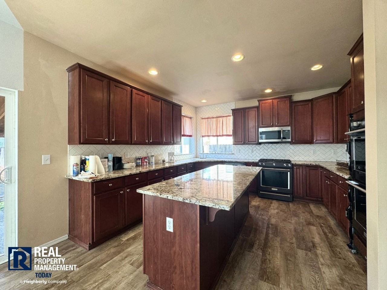 4788 Okanogan Dr Se - Photo 5 of 14