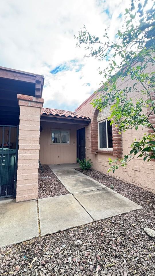 4202 E Allison Rd - Photo 2 of 20