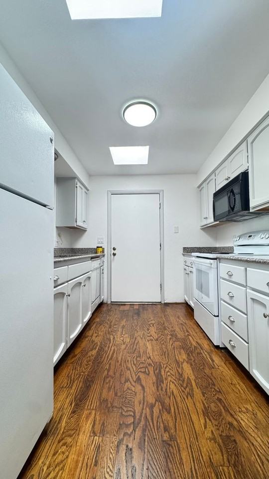 4202 E Allison Rd - Photo 5 of 20