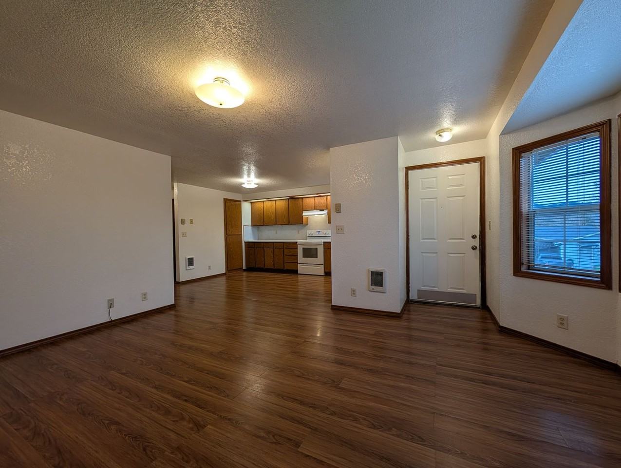 1201 R St #3 - Photo 4 of 13