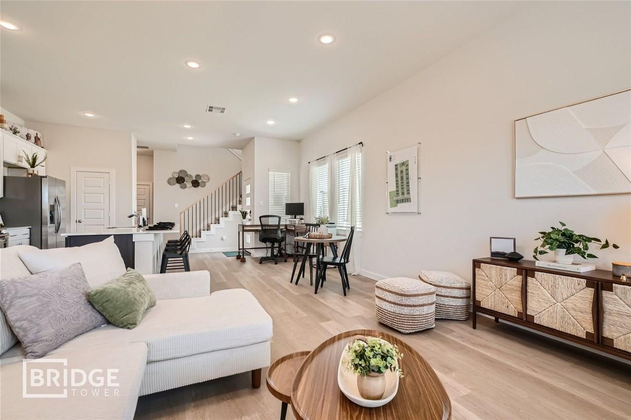 33151 Oak Heights Pl - Photo 2 of 15