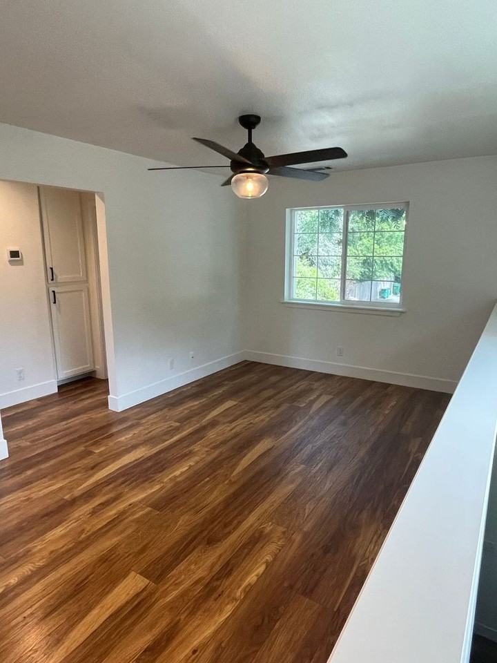 1129 Stewart Ave #B - Photo 3 of 11