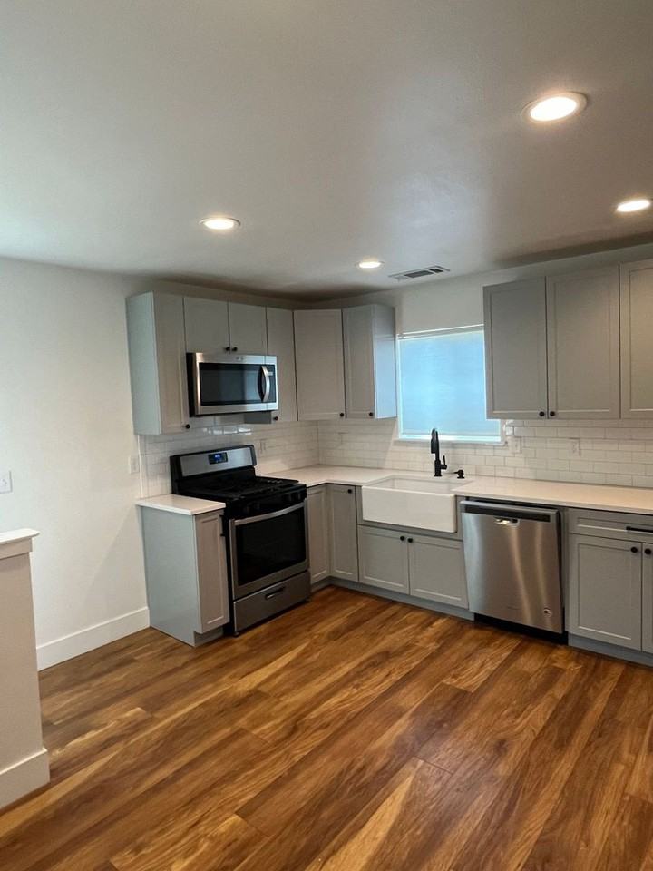 1129 Stewart Ave #B - Photo 5 of 11