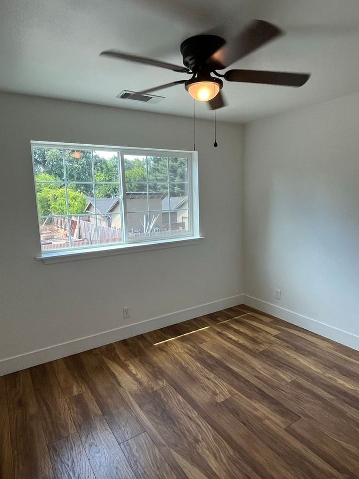 1129 Stewart Ave #B - Photo 6 of 11