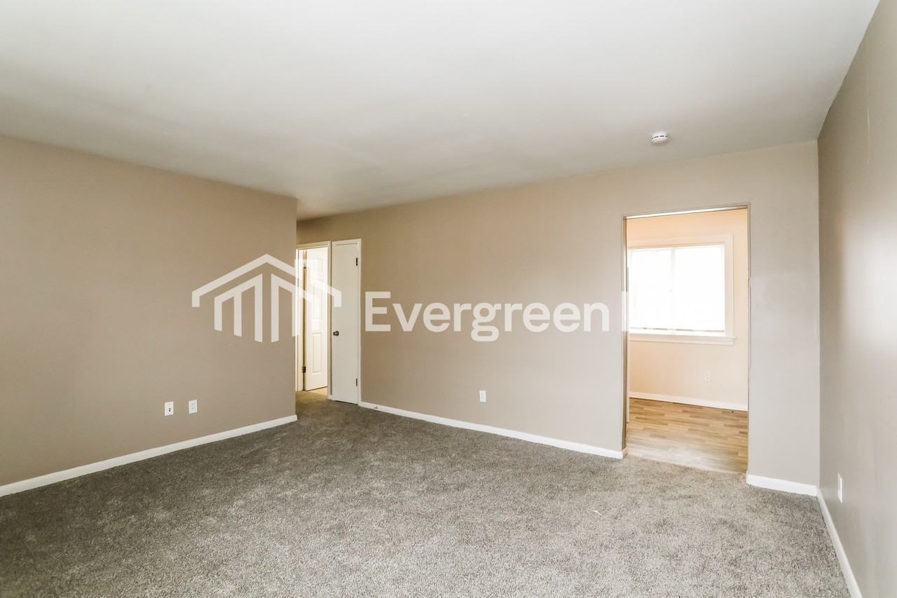 2574 Belhaven Dr - Photo 4 of 15