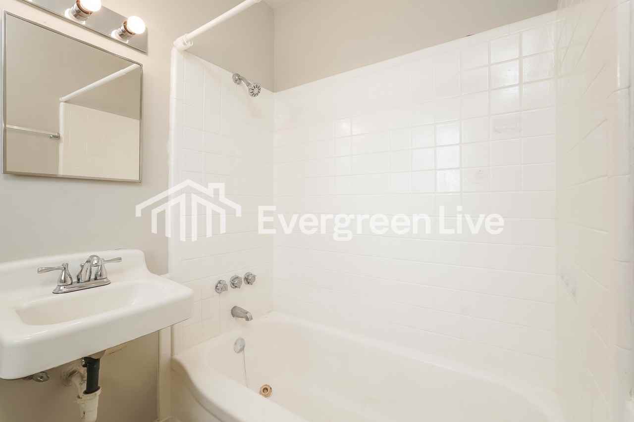 2428 Sumac Dr - Photo 5 of 15