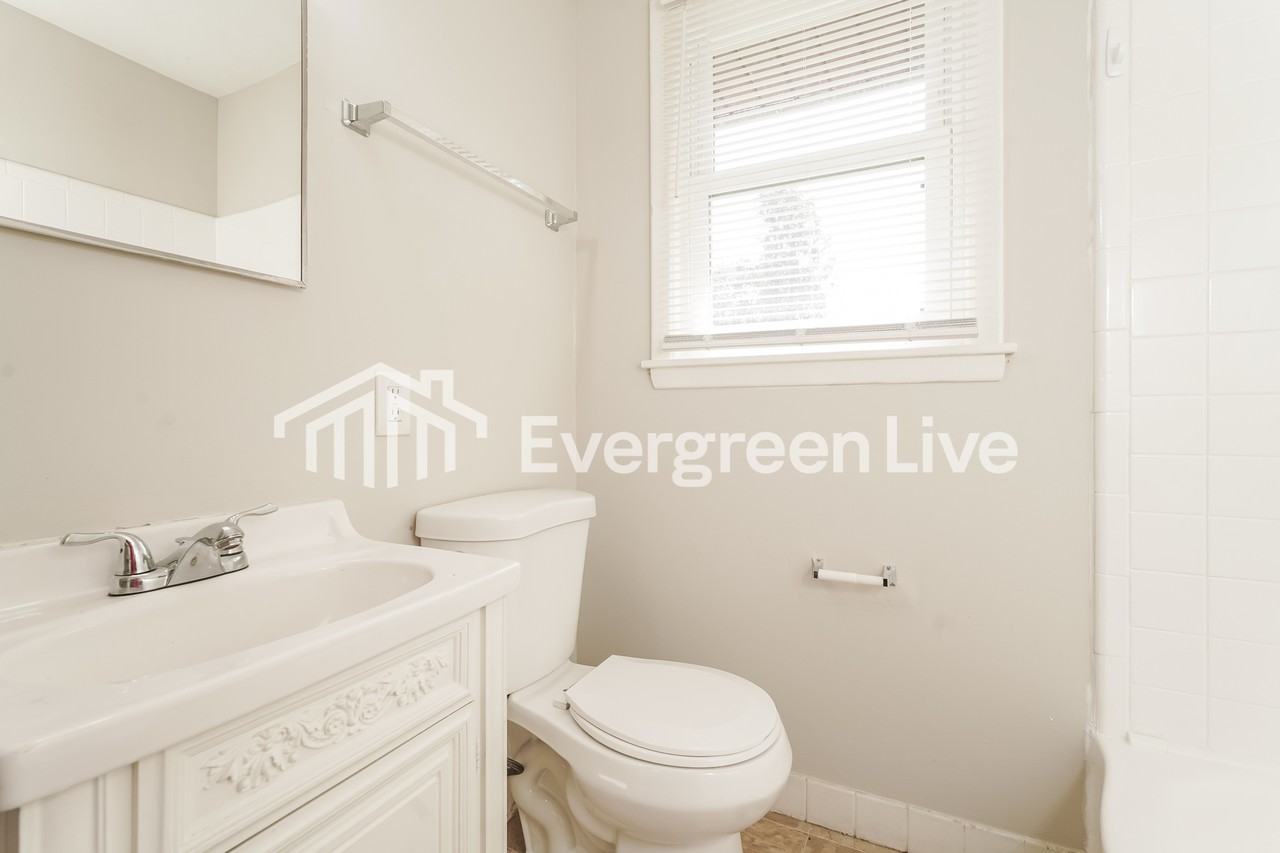 2428 Sumac Dr - Photo 3 of 15