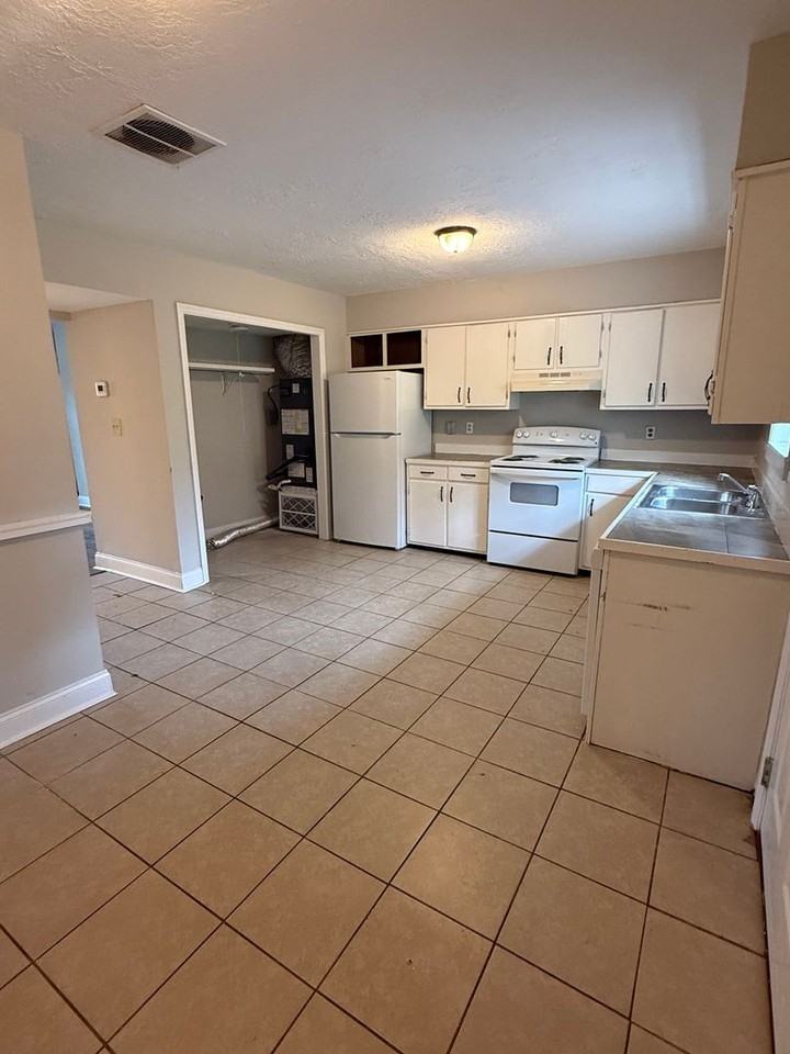 810 Schmitt Rd - Photo 5 of 12