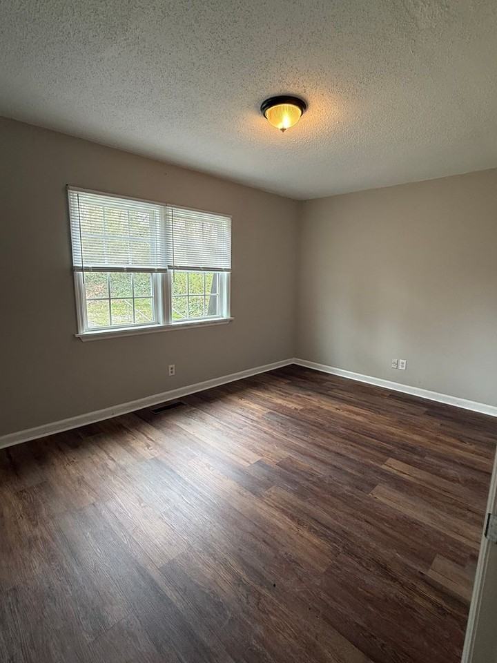 810 Schmitt Rd - Photo 6 of 12