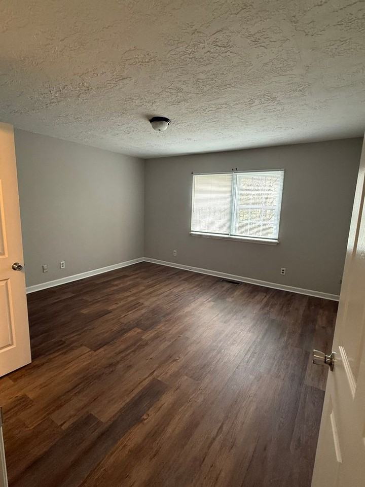 810 Schmitt Rd - Photo 7 of 12