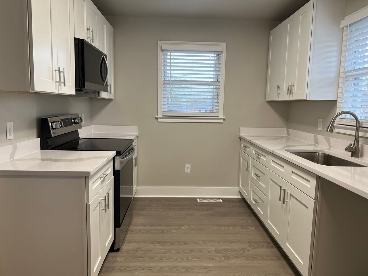 801 Hudson Rd - Photo 3 of 11