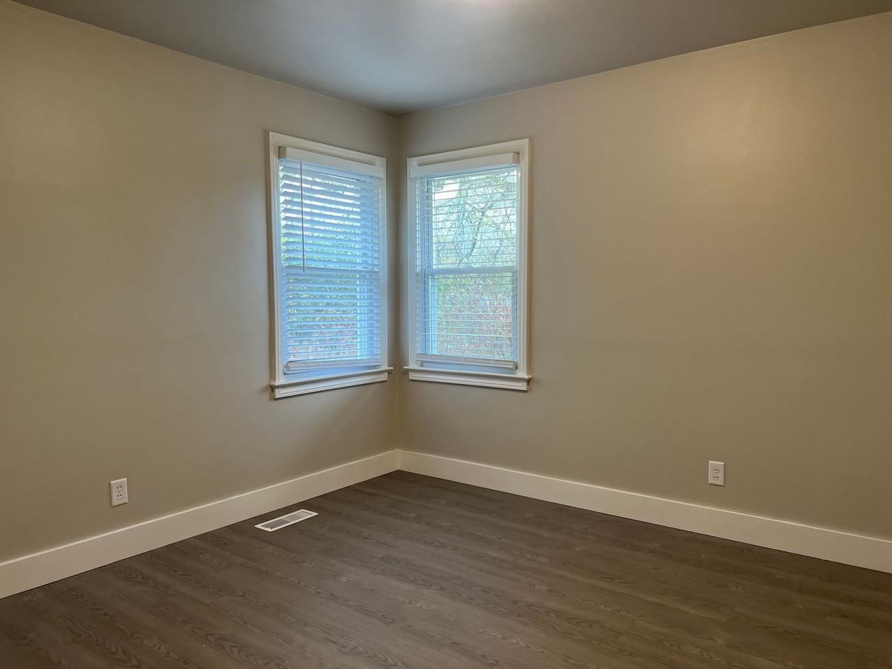 801 Hudson Rd - Photo 5 of 11