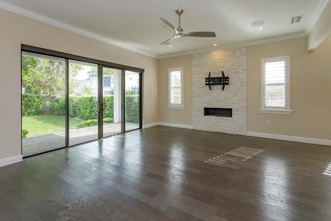 1441 Oneco Ave - Photo 5 of 35