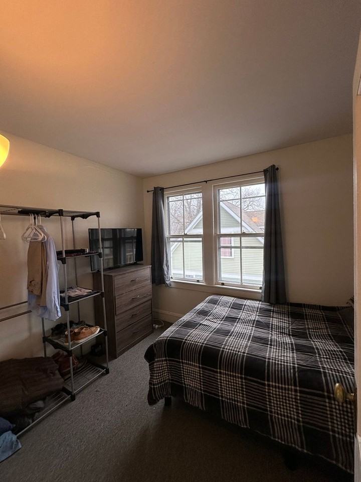 155 Plattsburg Ave - Photo 4 of 26