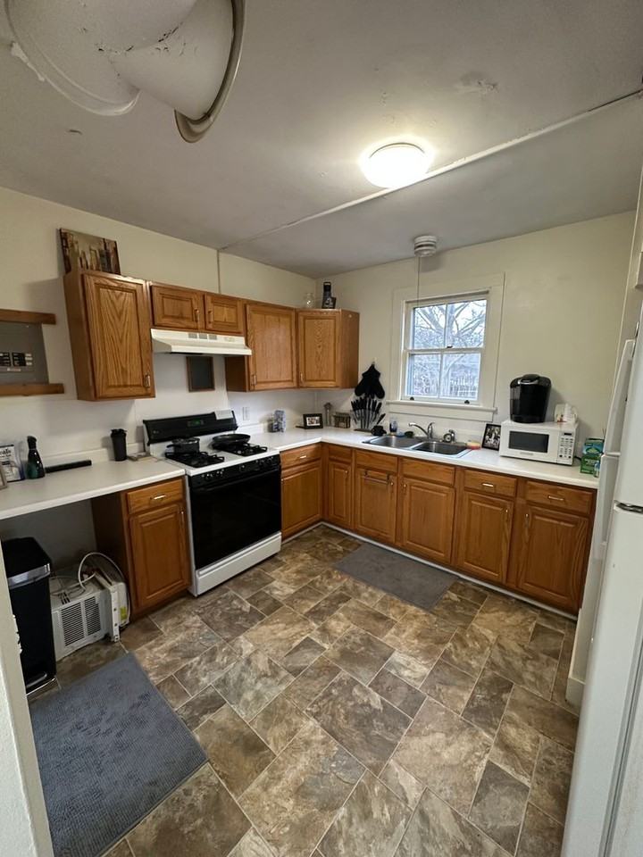 155 Plattsburg Ave - Photo 7 of 26