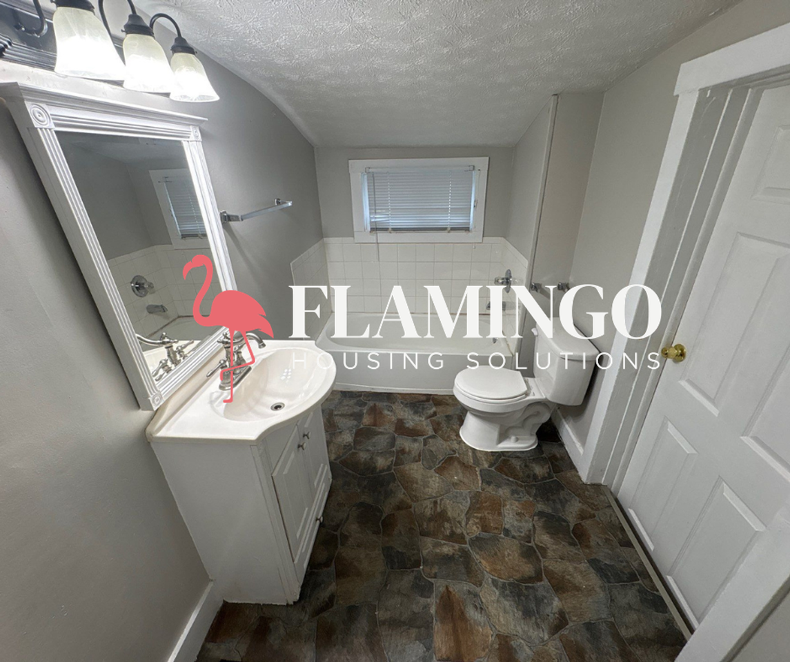 173 Baltimore St - Photo 5 of 18