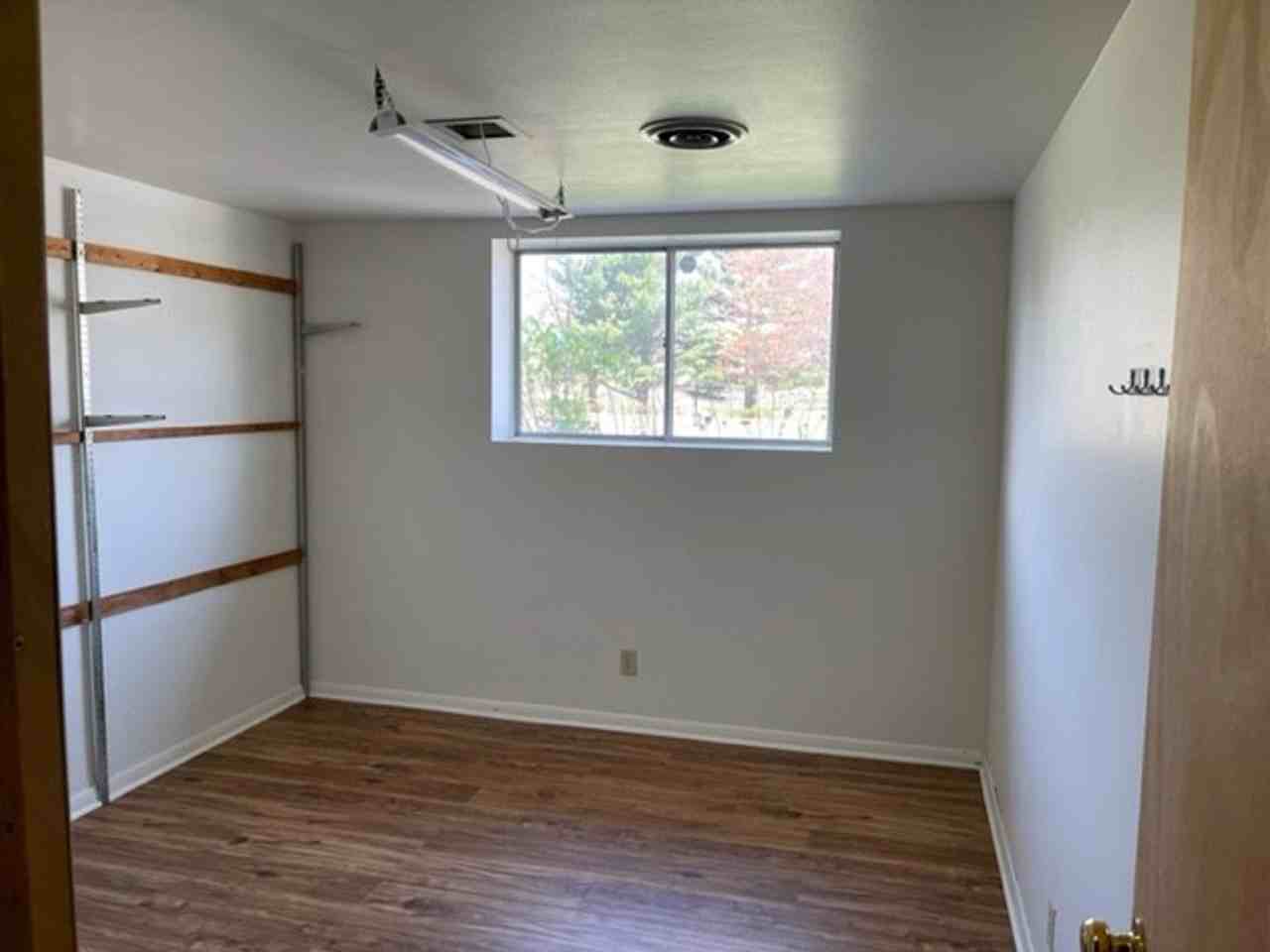 507 W Kirby Ave - Photo 4 of 9