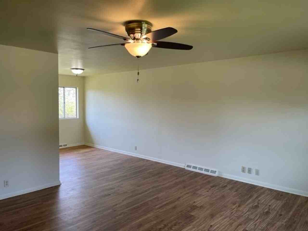 507 W Kirby Ave - Photo 6 of 9