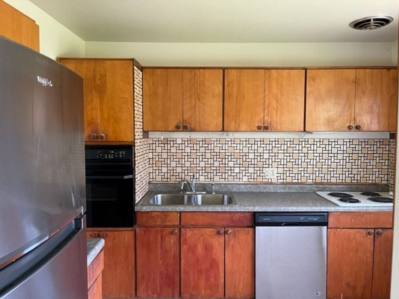 507 W Kirby Ave - Photo 7 of 9