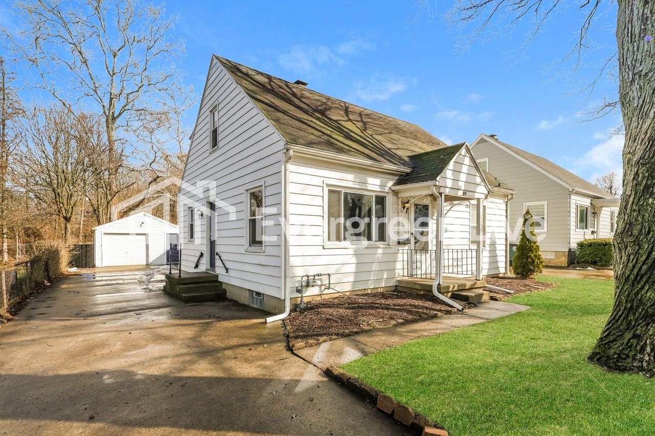 49 Thorpe Dr - Photo 2 of 15