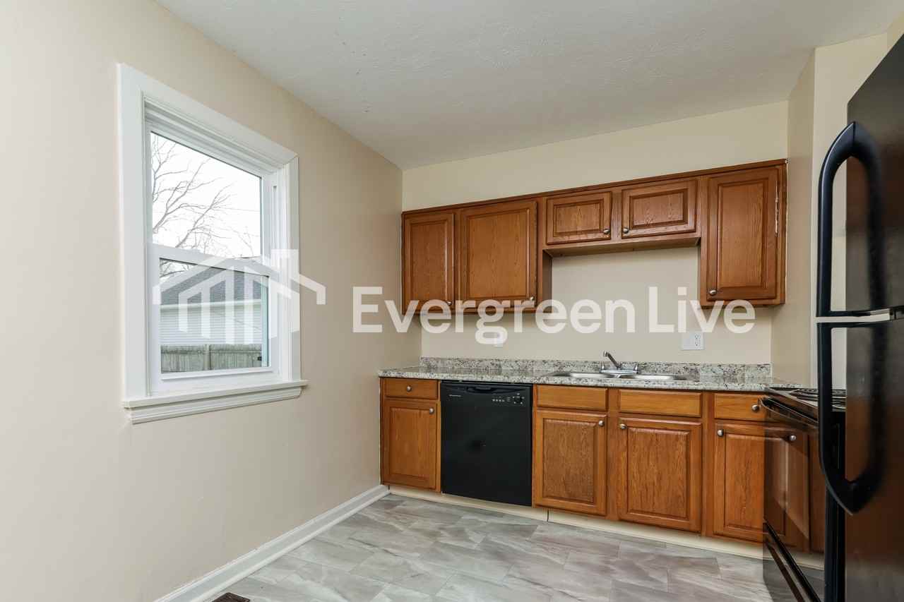 49 Thorpe Dr - Photo 4 of 15