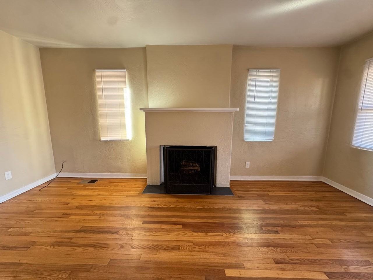 1142 Vassar Dr Ne - Photo 5 of 14