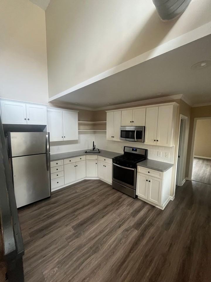 1006 Lake Ave - Photo 2 of 19