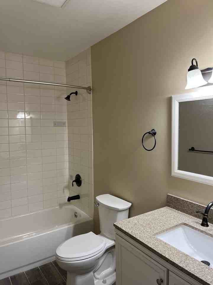 1006 Lake Ave - Photo 5 of 19