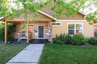 713 Ne Sandstone Ct - Photo 1 of 1