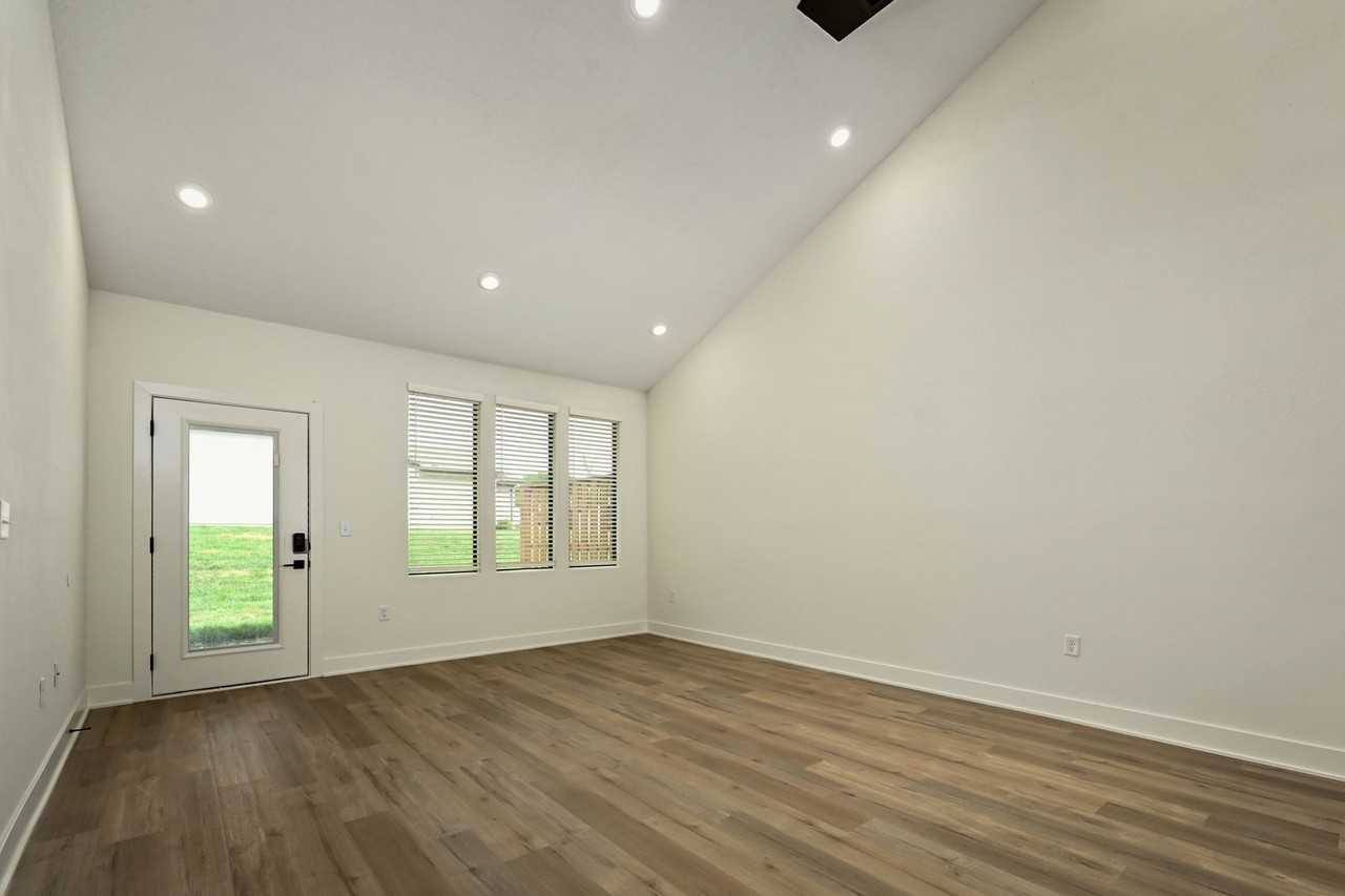 100 100 & 102 Amberwood Ct. - Photo 2 of 50