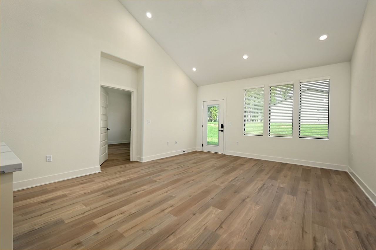 100 100 & 102 Amberwood Ct. - Photo 5 of 50