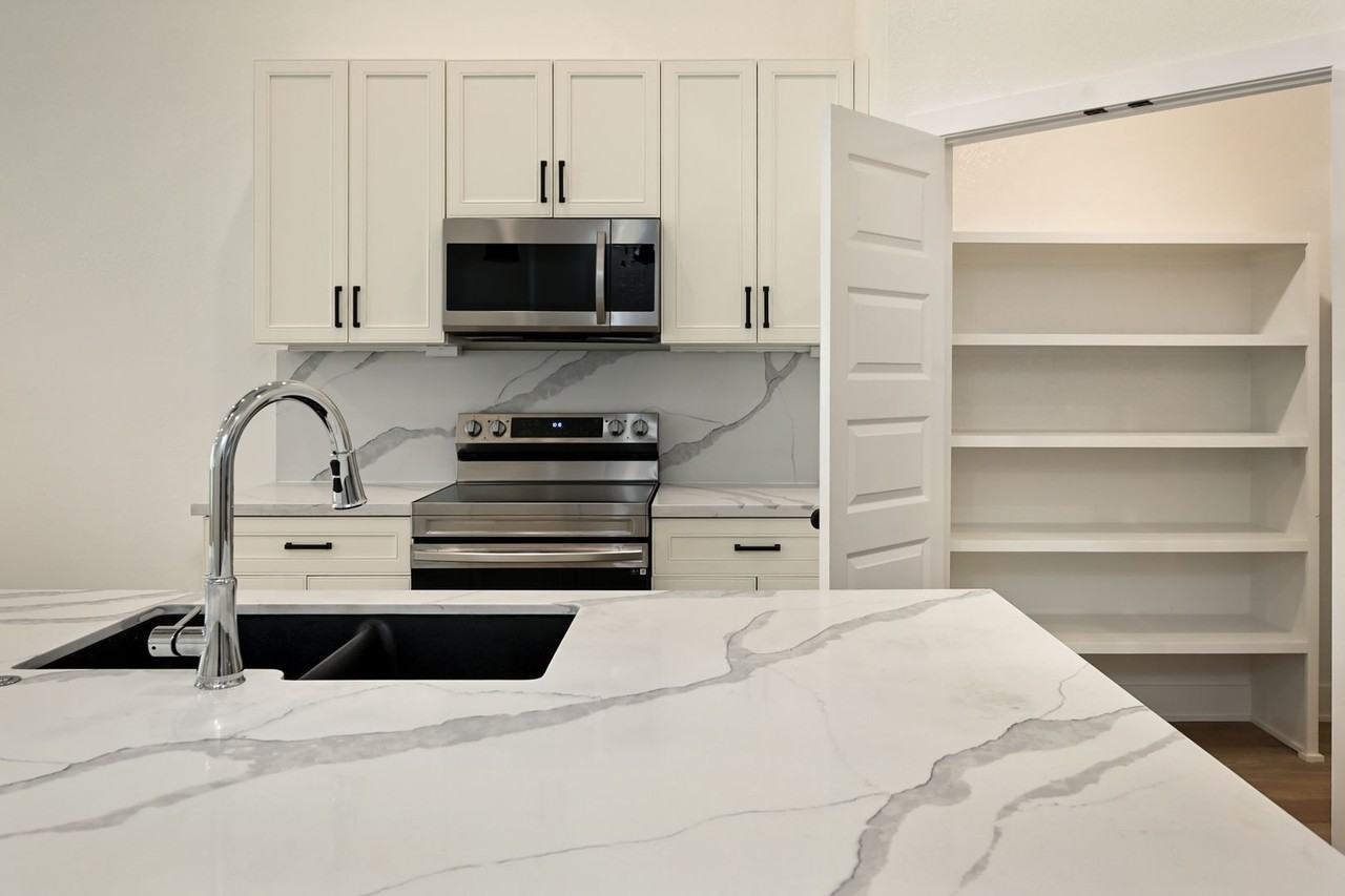 100 100 & 102 Amberwood Ct. - Photo 7 of 50