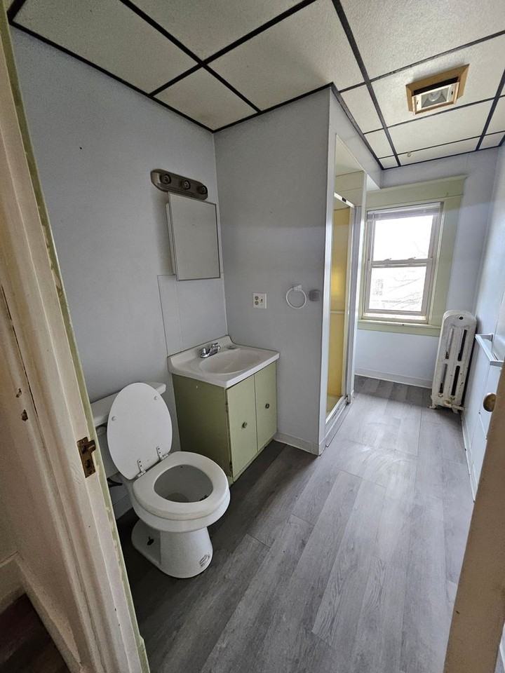 1062 W 26th St #2 - Photo 5 of 7