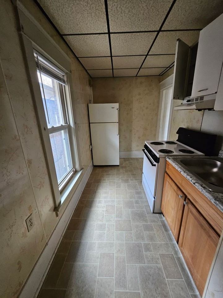 1062 W 26th St #2 - Photo 7 of 7