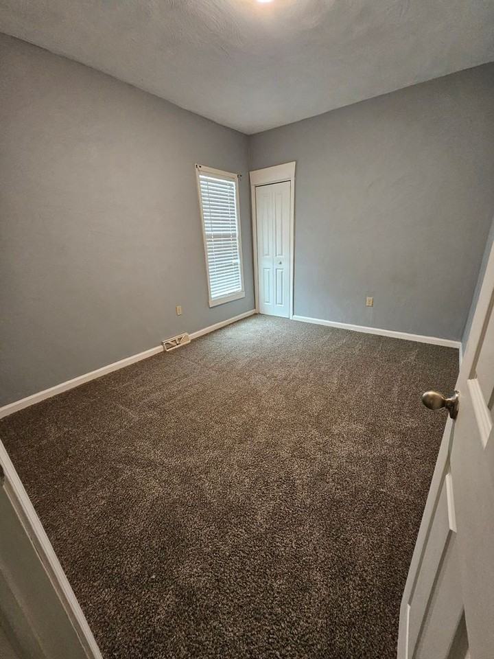 751 E 8th St - Photo 2 of 6