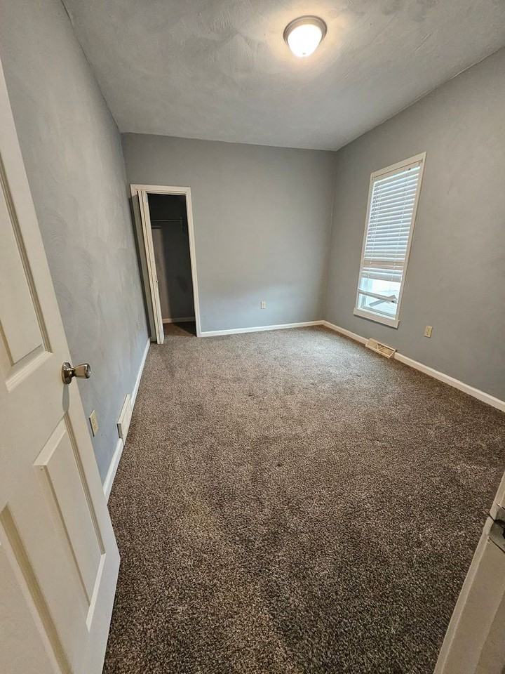 751 E 8th St - Photo 3 of 6