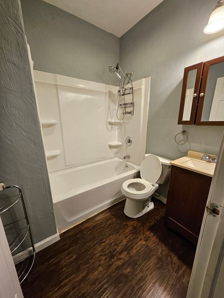 751 E 8th St - Photo 6 of 6