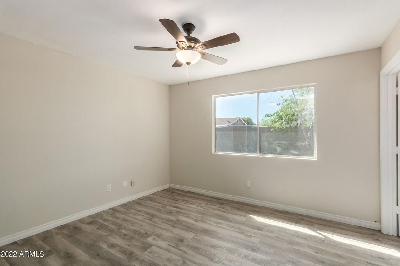 8533 W Golden Ln - Photo 7 of 13