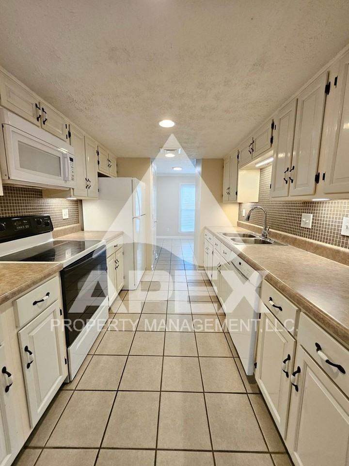 9515 Hidden Oak Way - Photo 4 of 31