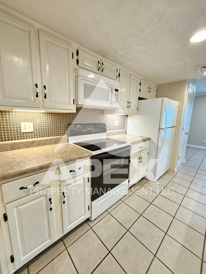 9515 Hidden Oak Way - Photo 6 of 31