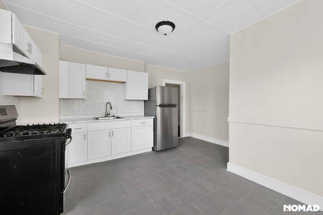 1482 Corbin Ave - Photo 3 of 33