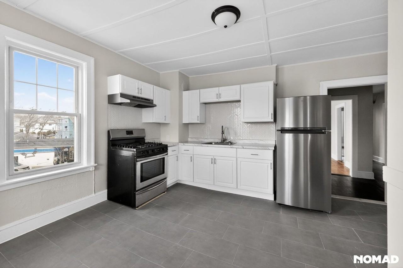 1482 Corbin Ave - Photo 5 of 33