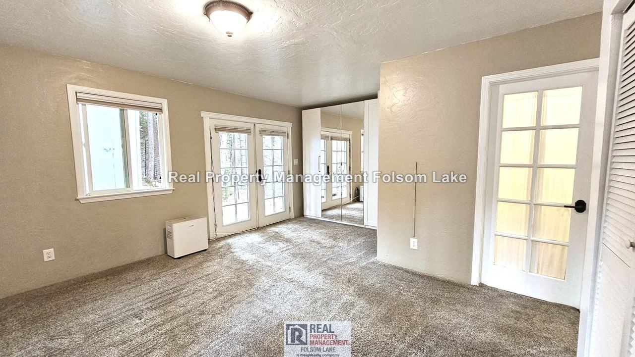 4340 Fairglade Rd - Photo 7 of 20