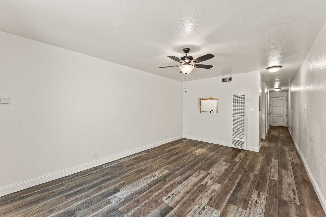 248 E Buckthorn St - Photo 4 of 24