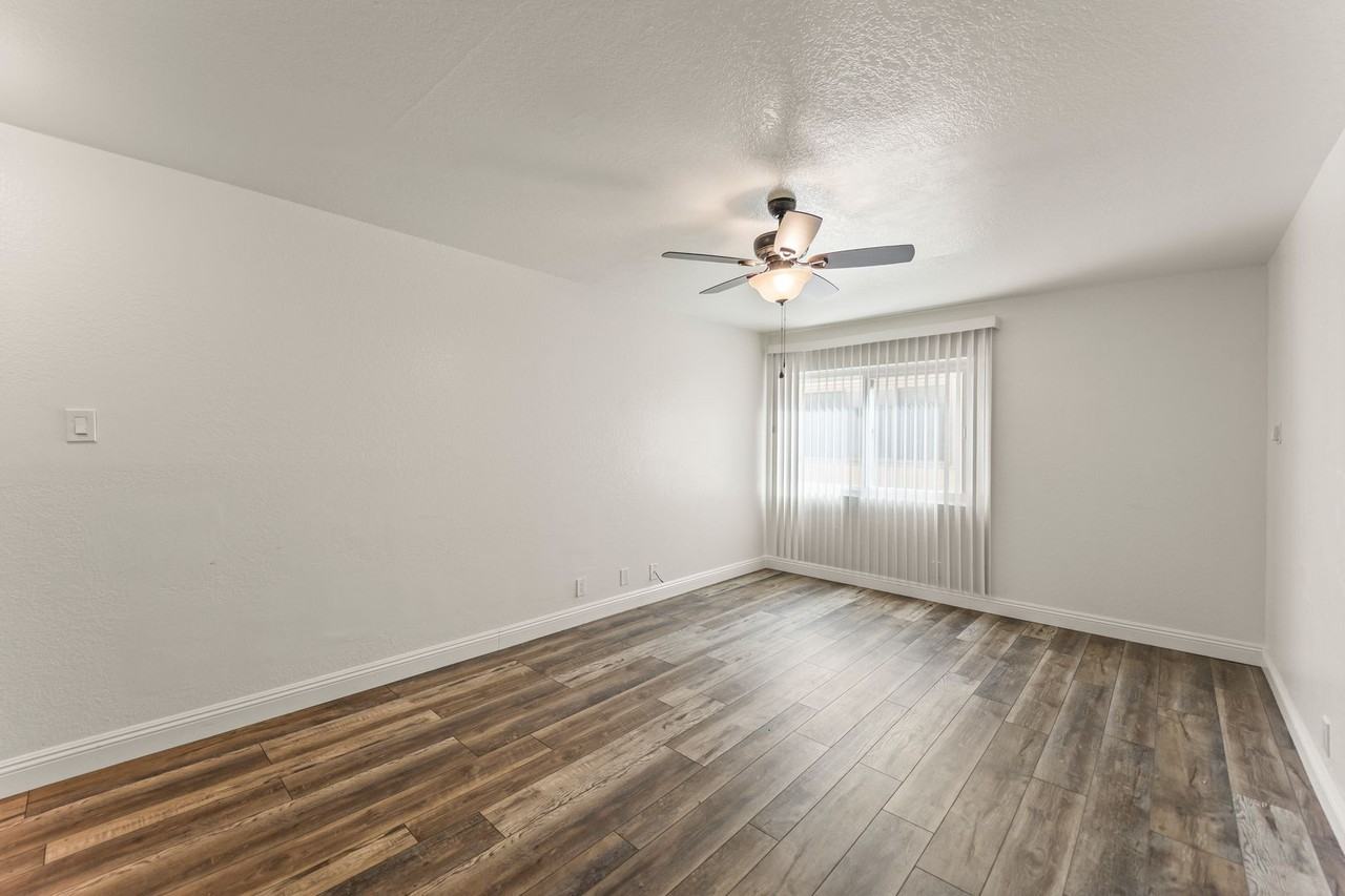 248 E Buckthorn St - Photo 5 of 24