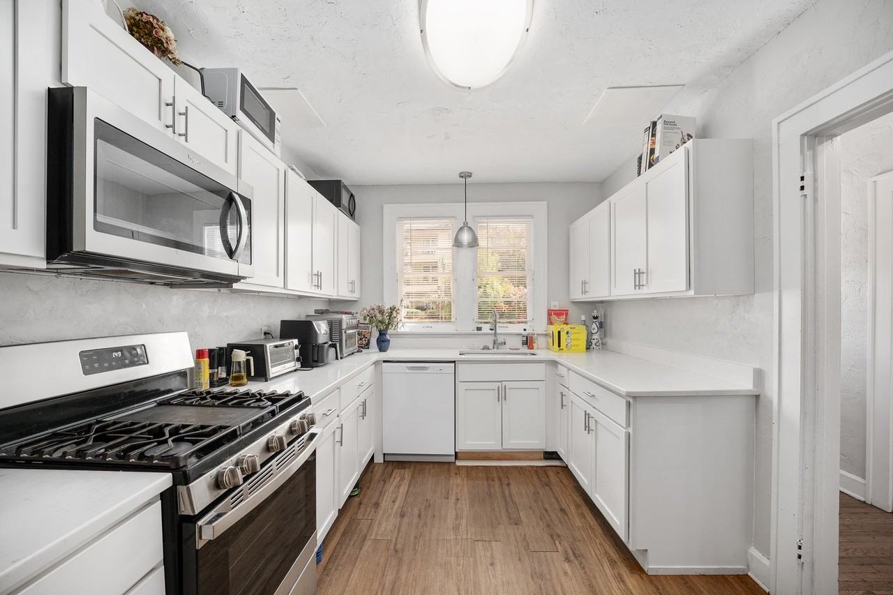 949 Sw 13th St - Photo 6 of 38