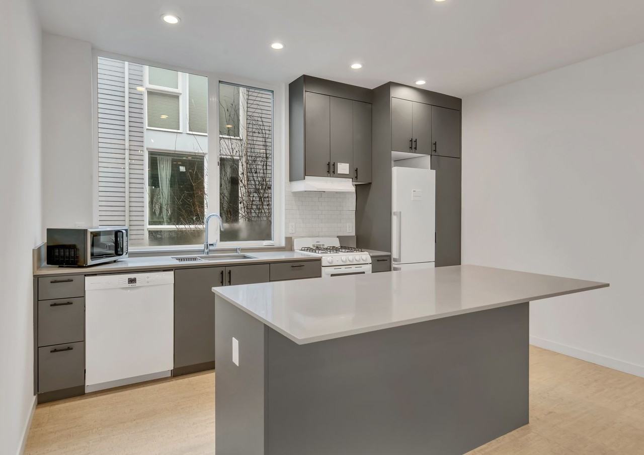 833 S Cloverdale St #A - Photo 5 of 30